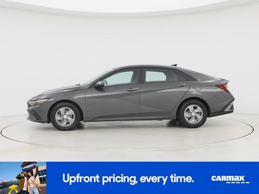 Gray 2024 Hyundai ELANTRA SE