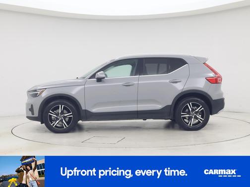 2025 Volvo XC40 B5 Core Bright Theme