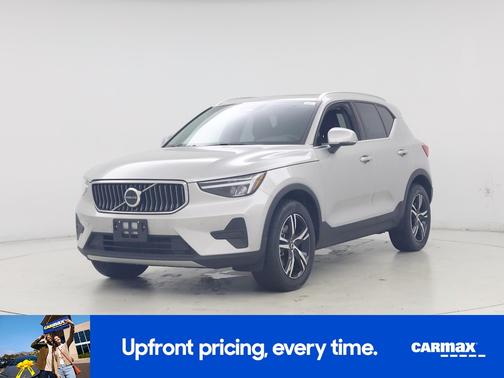 2025 Volvo XC40 B5 Core Bright Theme