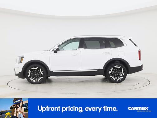 White 2025 Kia Telluride S