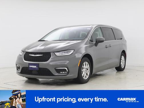 Gray 2023 Chrysler Pacifica Touring L