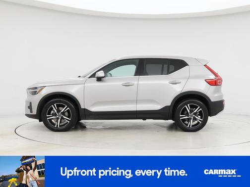 2025 Volvo XC40 B5 Core Bright Theme