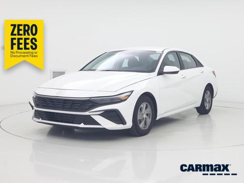 White 2024 Hyundai ELANTRA SE