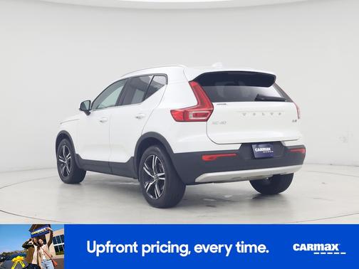 2025 Volvo XC40 B5 Core Bright Theme