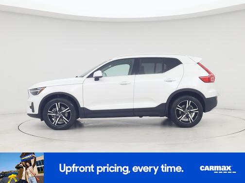 2025 Volvo XC40 B5 Core Bright Theme