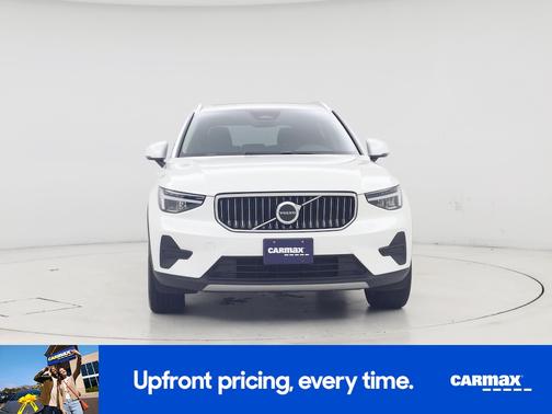 2025 Volvo XC40 B5 Core Bright Theme