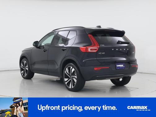 Black 2025 Volvo XC40 B5 Plus Dark Theme