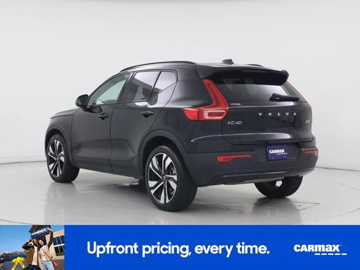 2025 Volvo XC40 B5 Plus Dark Theme