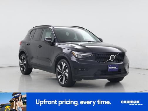 2025 Volvo XC40 B5 Plus Dark Theme