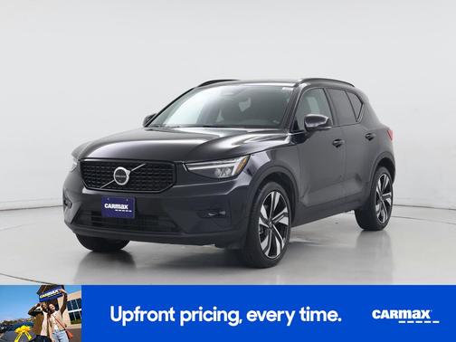 2025 Volvo XC40 B5 Plus Dark Theme