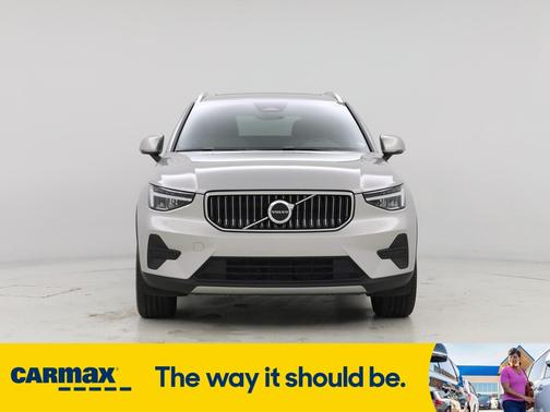 2025 Volvo XC40 B5 Core Bright Theme