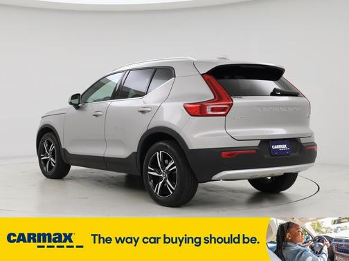 2025 Volvo XC40 B5 Core Bright Theme