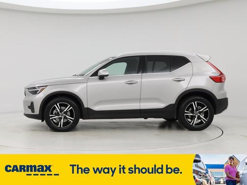 2025 Volvo XC40 B5 Core Bright Theme
