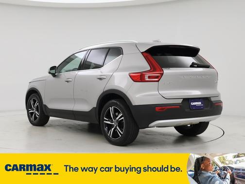 2025 Volvo XC40 B5 Core Bright Theme