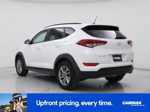 White 2016 Hyundai TUCSON SE