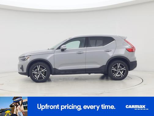 2025 Volvo XC40 B5 Core Bright Theme
