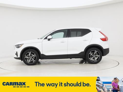2025 Volvo XC40 B5 Core Bright Theme