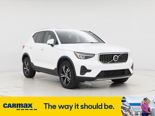 2025 Volvo XC40 B5 Core Bright Theme