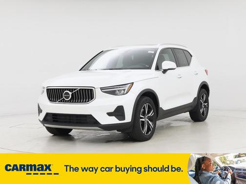 2025 Volvo XC40 B5 Core Bright Theme
