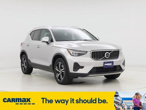 2025 Volvo XC40 B5 Core Bright Theme