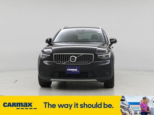 2025 Volvo XC40 B5 Core Bright Theme