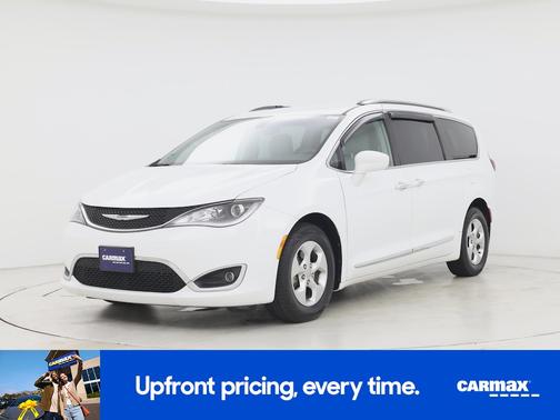 White 2017 Chrysler Pacifica Touring L-Plus