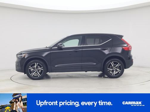 2025 Volvo XC40 B5 Core Bright Theme