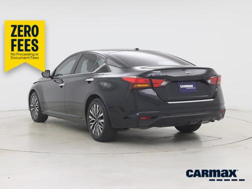 Black 2023 Nissan Altima SV