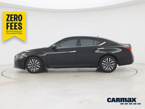 Black 2023 Nissan Altima SV