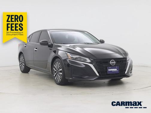 Black 2023 Nissan Altima SV