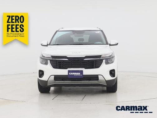 White 2025 Kia Seltos S