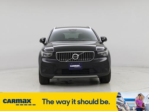 2025 Volvo XC40 B5 Core Bright Theme