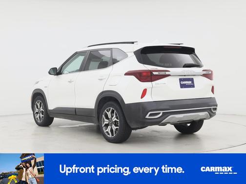 White 2022 Kia Seltos EX