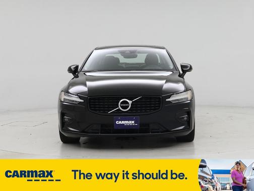2022 Volvo S60 B5 Momentum