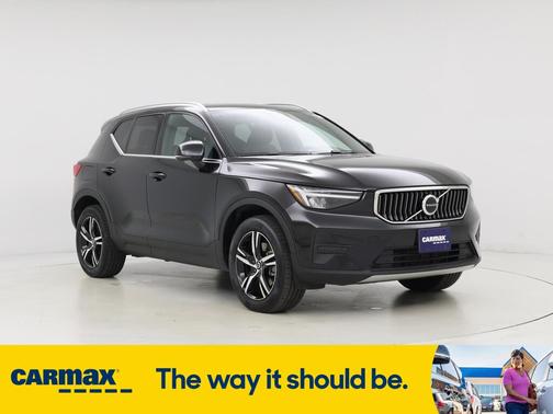 2025 Volvo XC40 B5 Core Bright Theme
