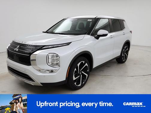 White 2023 Mitsubishi Outlander SE