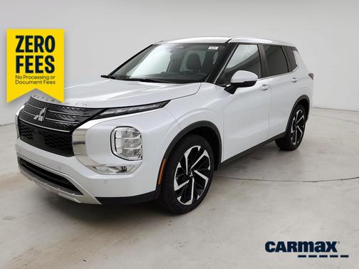 White 2023 Mitsubishi Outlander SE