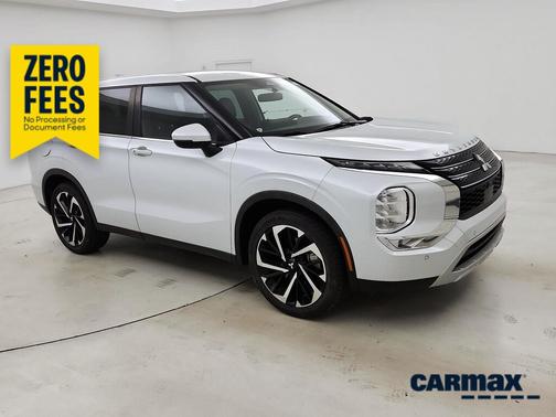 White 2023 Mitsubishi Outlander SE