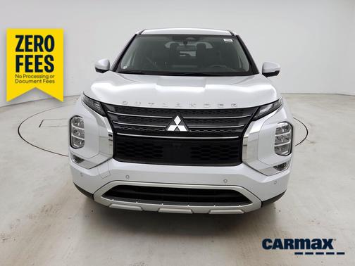 White 2023 Mitsubishi Outlander SE