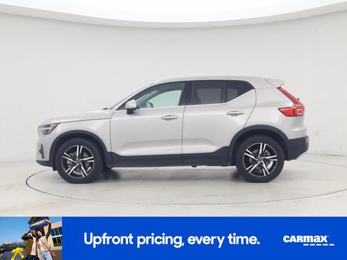 2025 Volvo XC40 B5 Core Bright Theme