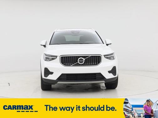 2025 Volvo XC40 B5 Core Bright Theme