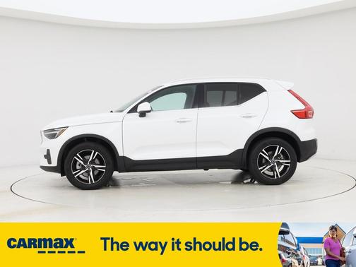 2025 Volvo XC40 B5 Core Bright Theme