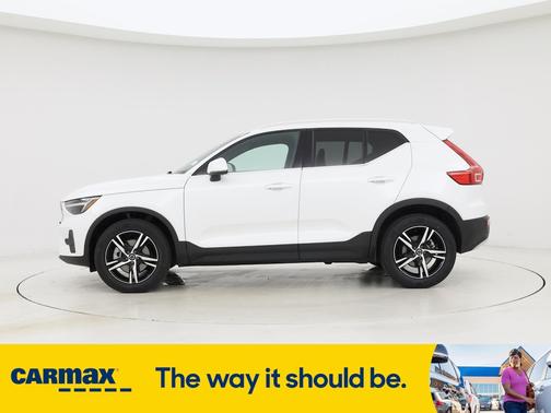 2025 Volvo XC40 B5 Core Bright Theme