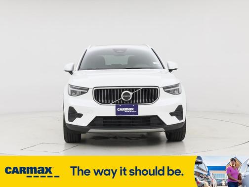 2025 Volvo XC40 B5 Core Bright Theme