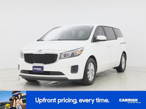 White 2017 Kia Sedona LX