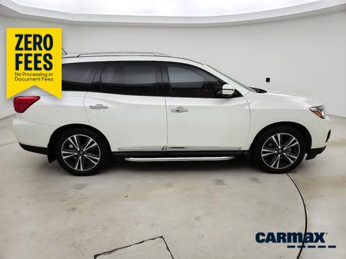 White 2018 Nissan Pathfinder Platinum