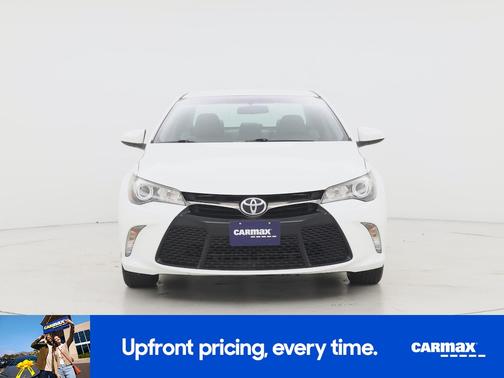 White 2017 Toyota Camry SE