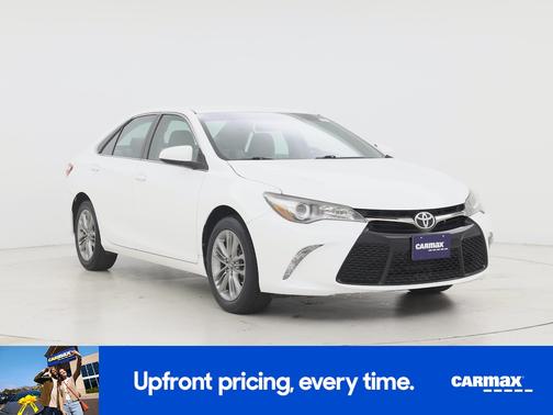 White 2017 Toyota Camry SE
