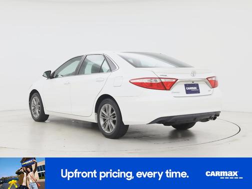 White 2017 Toyota Camry SE