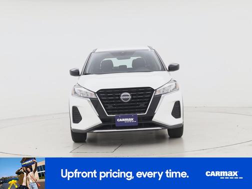 White 2024 Nissan Kicks S